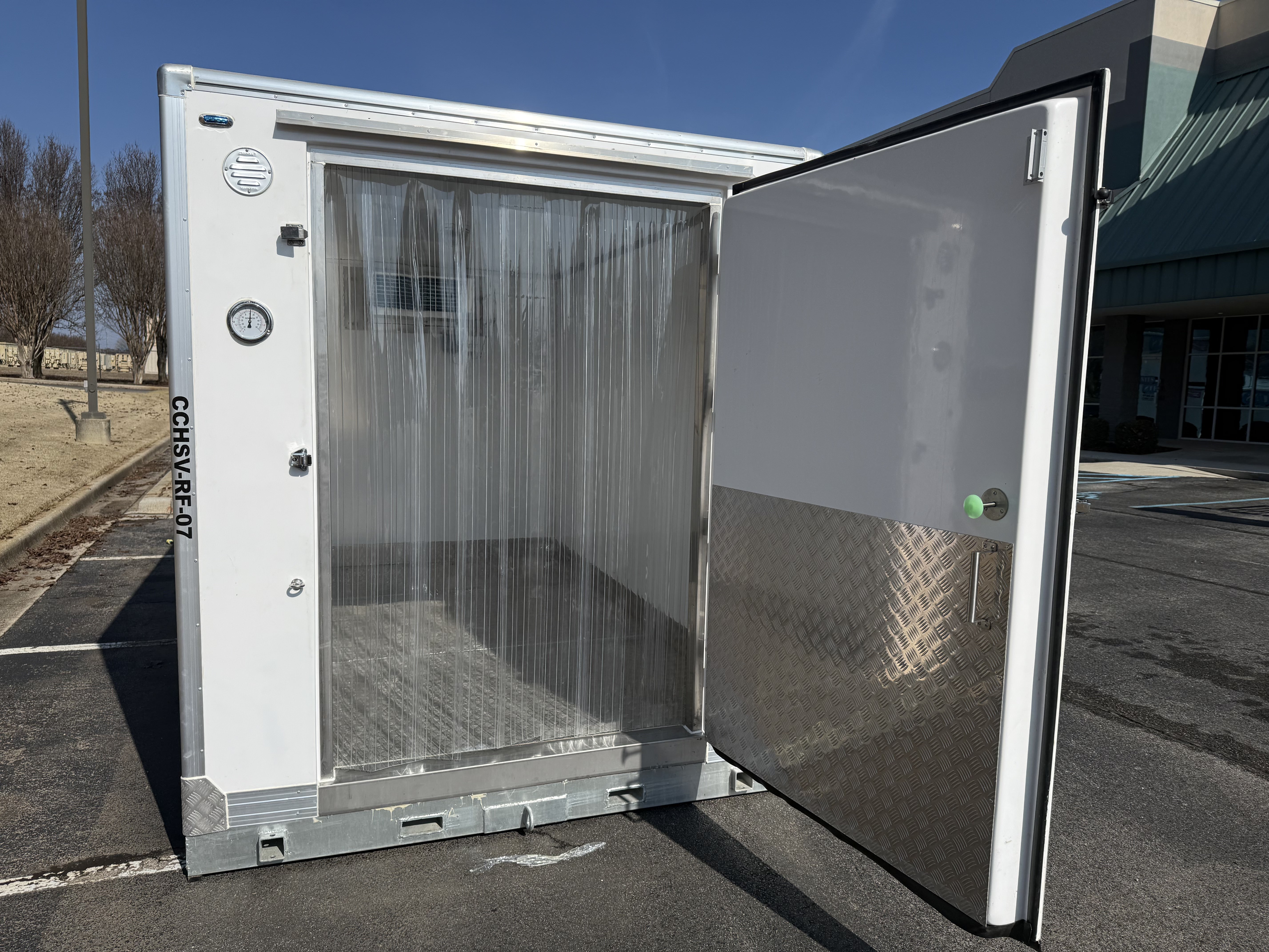 Refrigerated storage container